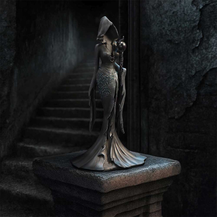 Femme Fatale - Seer 20cm