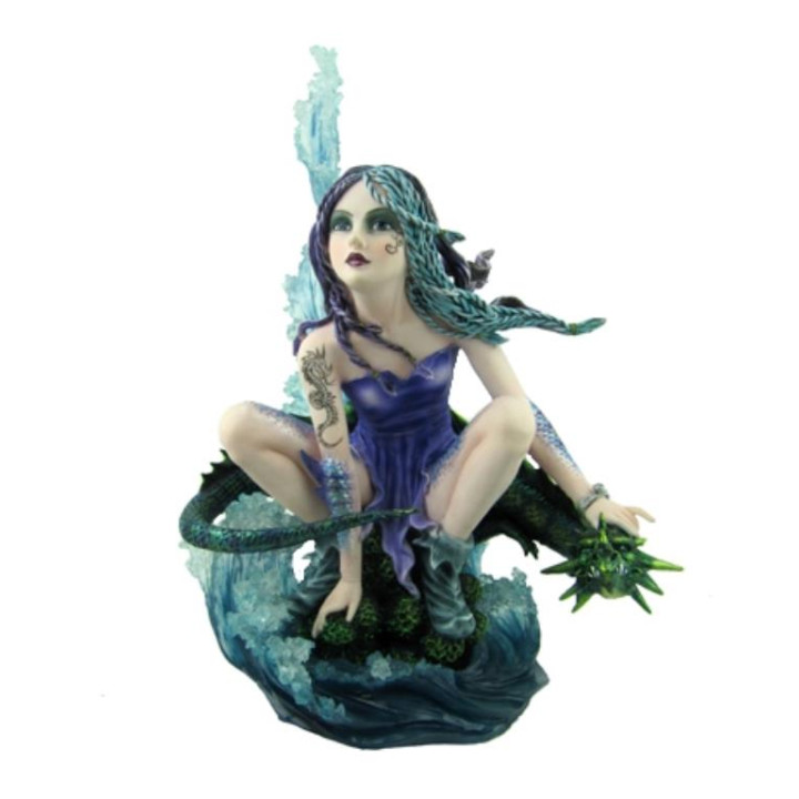 Femme avec dragon sur vag