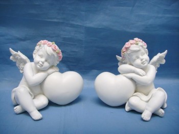 Anjo Coroado Sentado Com...