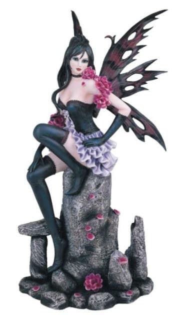 Grande Fada Negra Na Rocha...