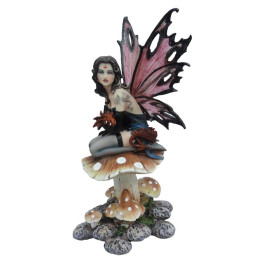 Fée avec dragon sur champ