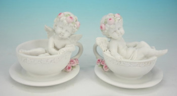 Sujet ange dans une tasse